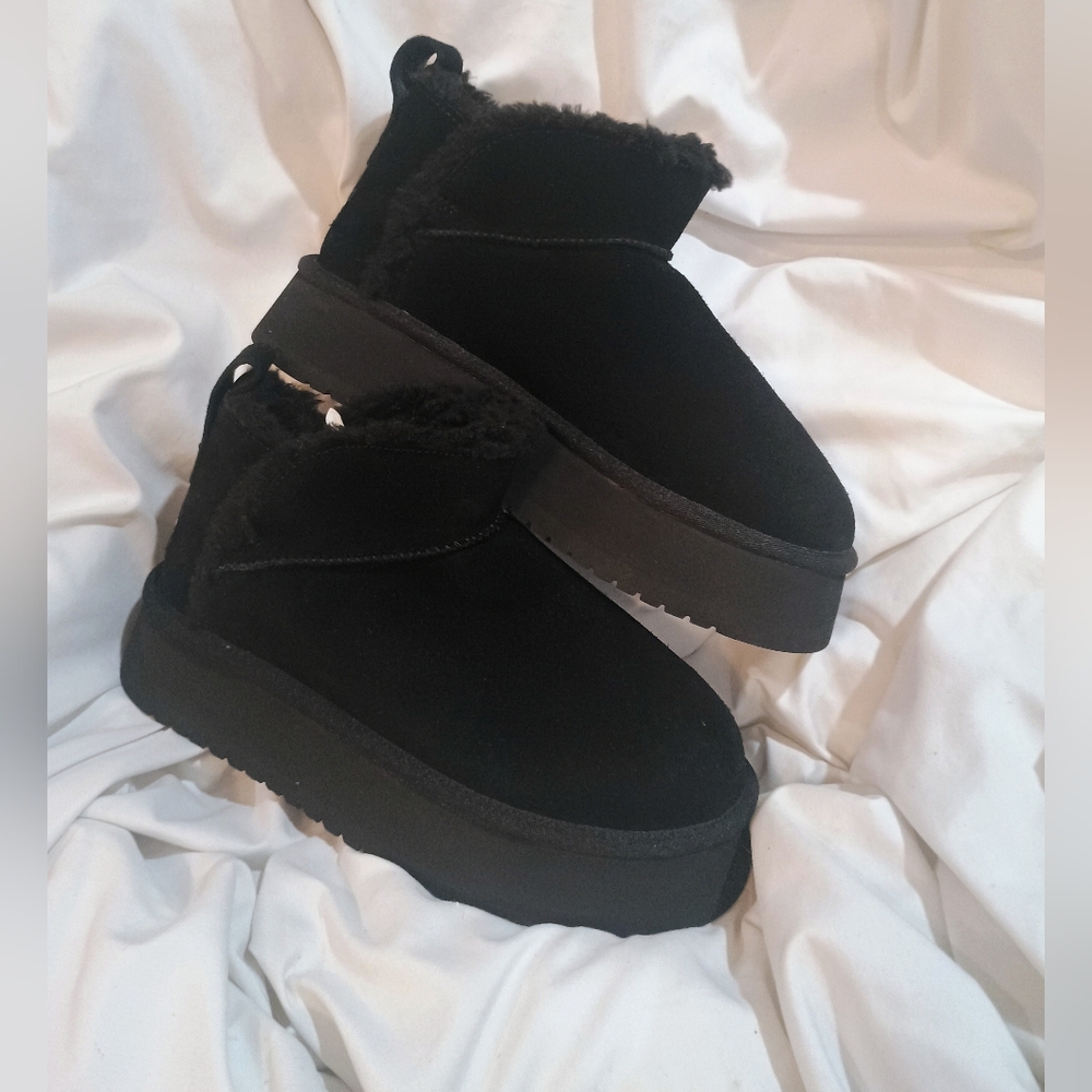 New Koolaburra By UGG Black Plush Fur-Lined Slip-On Ankle Boots Size 7